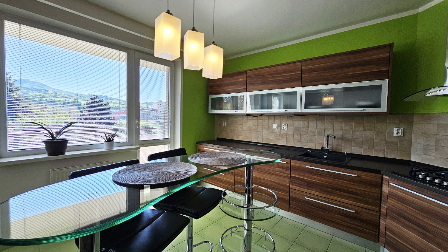 EXKLUZÍVNE! Veľký vkusný 3-izbový byt, balkón, výborná poloha, predaj, Kysucké Nové Mesto, Cena: 159.000 €