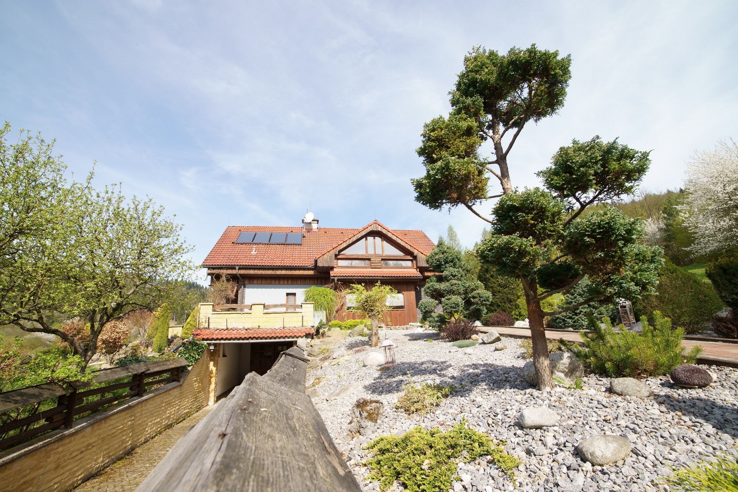 Jedinečná ponuka rodinného domu s veľkým pozemkom 5.087m2